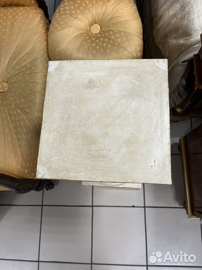 Колонна. Подставка