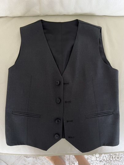 Жилетка новая для мальчика, размер 134