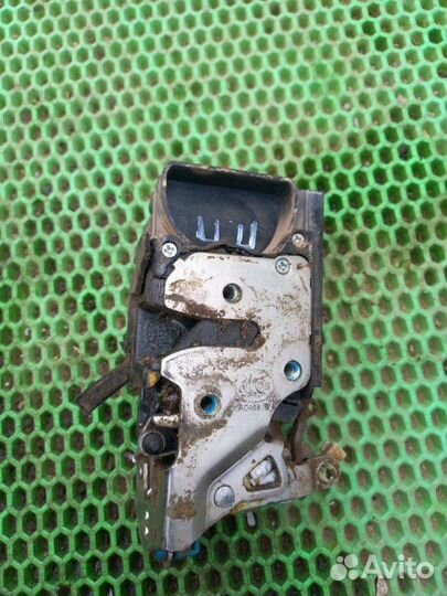 Замок двери передний правый Chevrolet Aveo T250