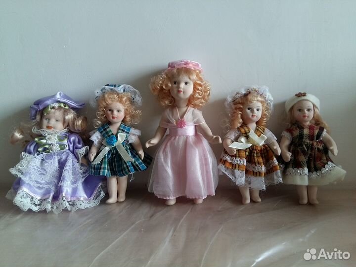 Фарфоровые куклы-малютки