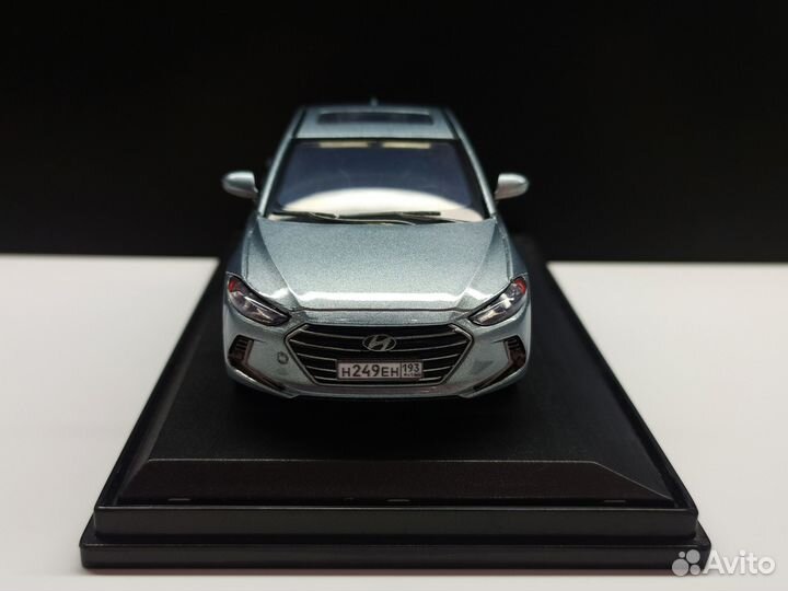 1:40 Hyundai Elantra Gray