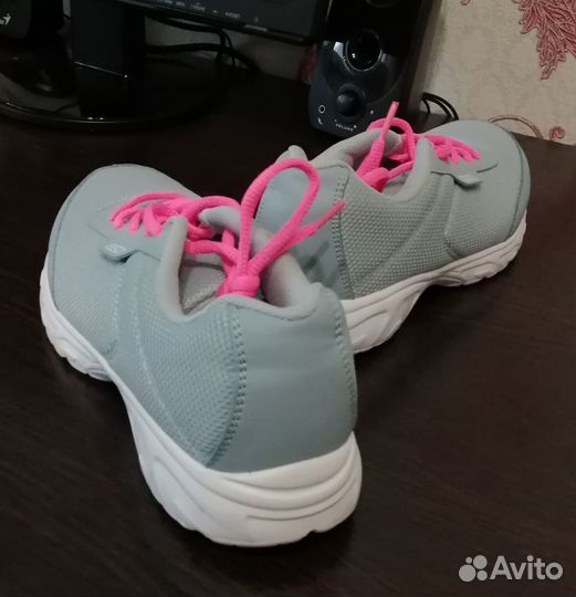 Кроссовки для девочки