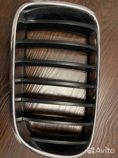 Продам оригинальные ноздри для радиатора BMW X3