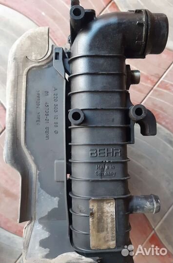 Радиатор охлаждения Мерседес 220 б/у