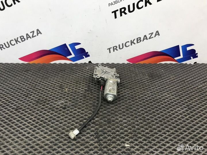 318220 Моторчик стеклоподъемника левый