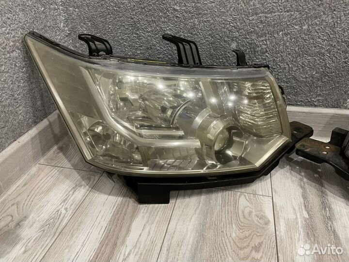 Фары Mitsubishi delica d5 xenon