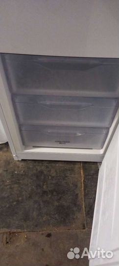 Холодильник бу indesit