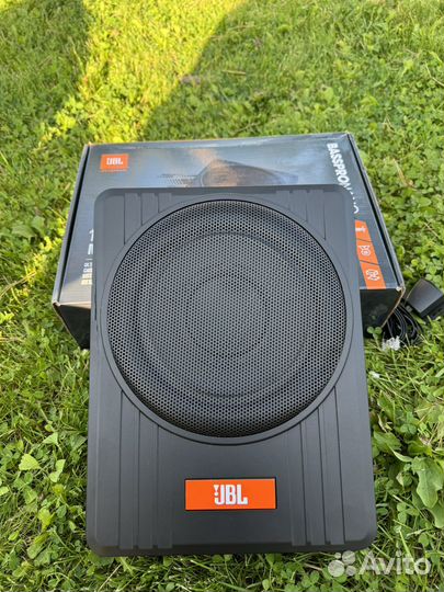 Активный сабвуфер под сиденье JBL 1800 w