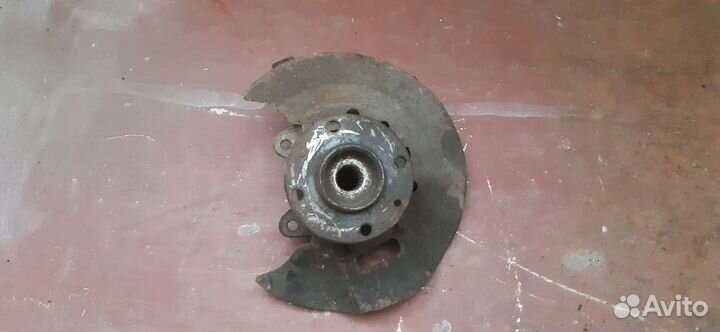 Поворотный кулак /передняя ступица priora