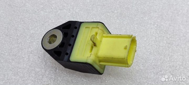 Датчик удара Toyota Rav4 XA40 3zrfe 2015