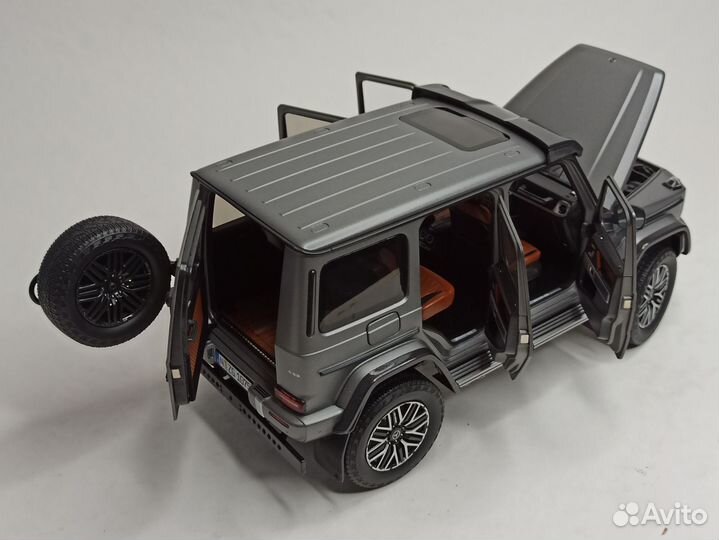 Mercedes G63 Amg 4x4 Platinum 1:18 NZG