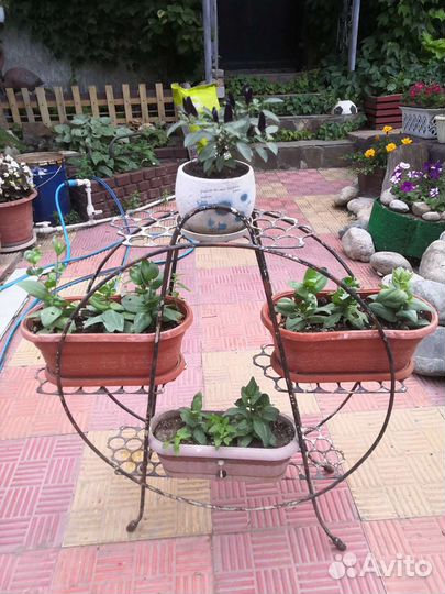 Подставка для цветов металлическая