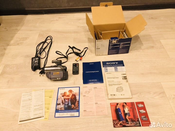 Видеокамера Sony Handycam DCR-DVD305E