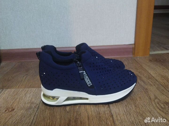 Кроссовки женские 38 размер