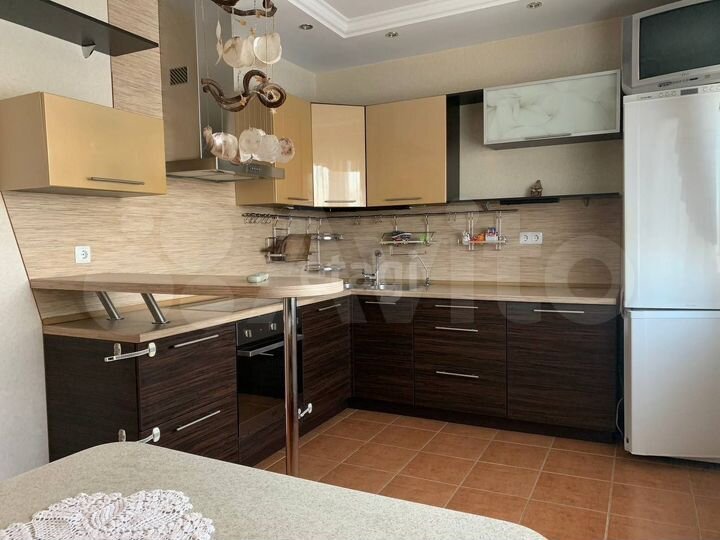 2-к. квартира, 72 м², 8/10 эт.