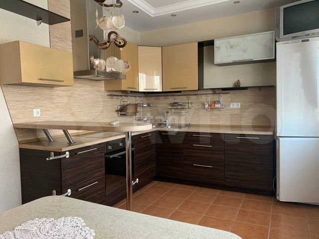 2-к. квартира, 72 м², 8/10 эт.