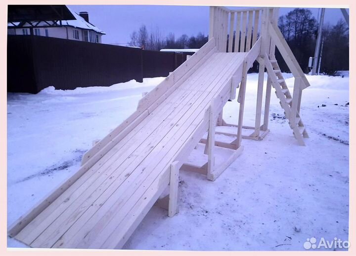 Зимняя заливная горка из дерева