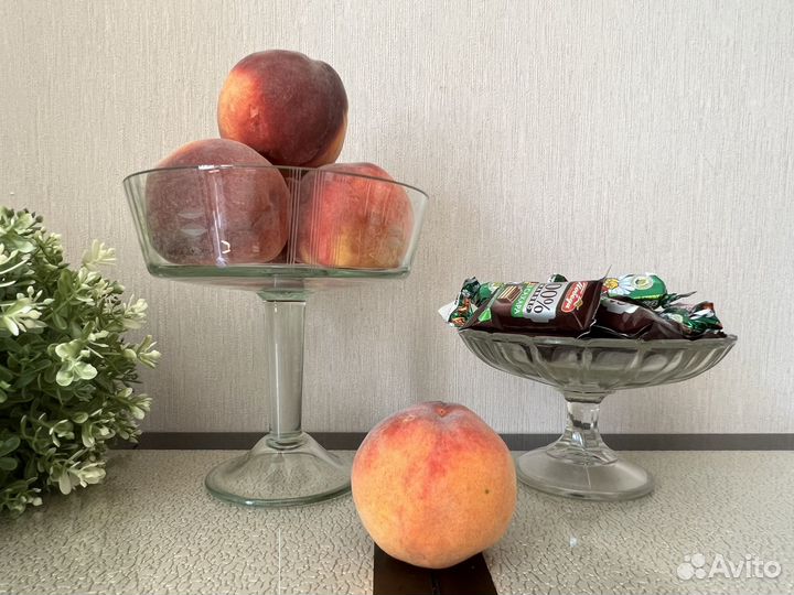 Ваза для фруктов на ножке цветное стекло СССР