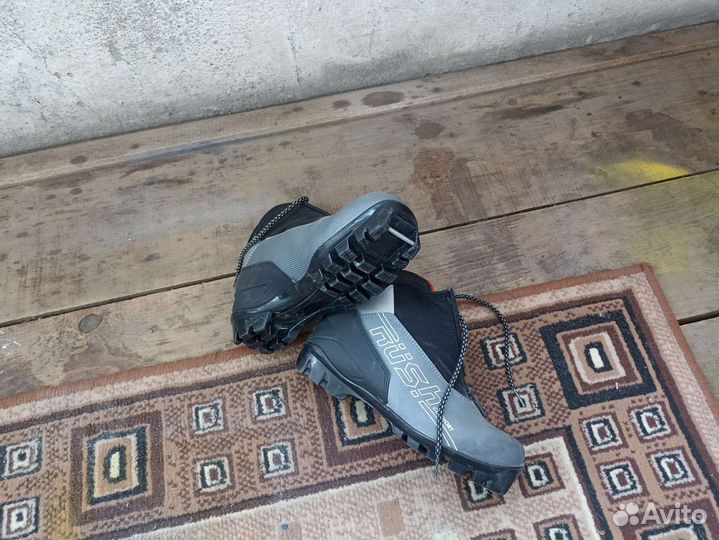 Беговые лыжи с ботинками и палками