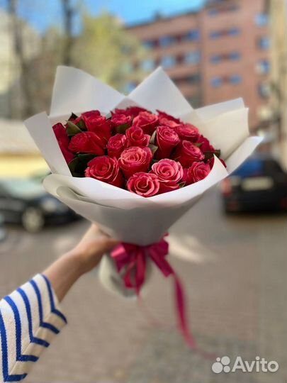 Букет из 25 малиновых роз 40 см