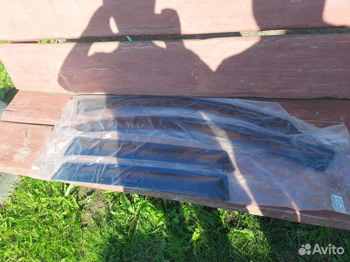 Дефлектор на двери