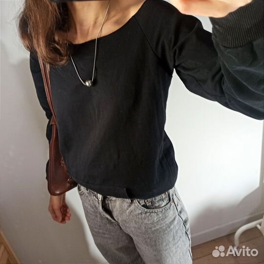 Свитшот женский черного цвета