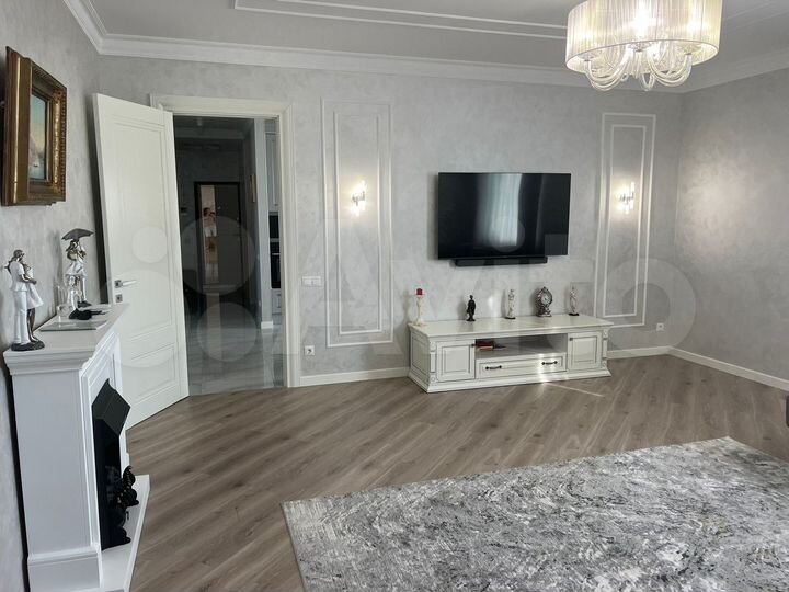 4-к. квартира, 136 м², 5/14 эт.