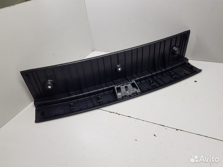 Обшивка багажника на заднюю панель