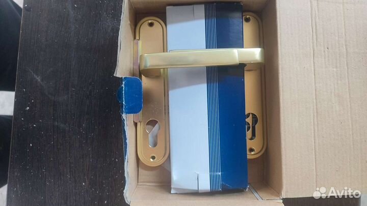 Замок врезной с ручкой