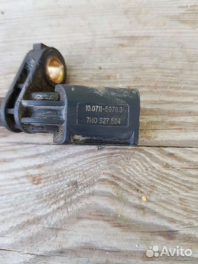 Передний правый датчик ABS VAG