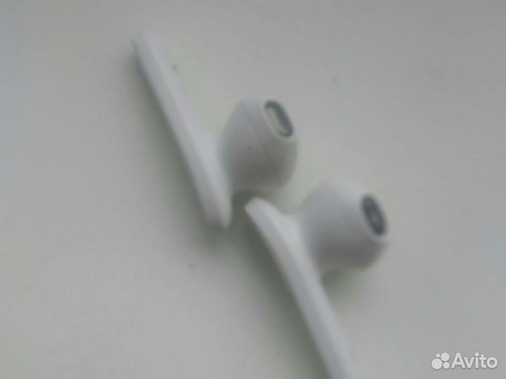 Беспроводные наушники в виде ракушки