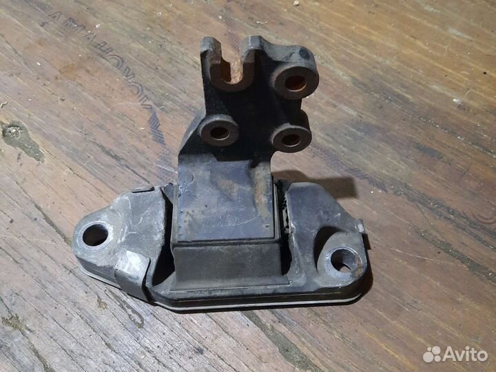 Подушка двигателя на вольво хс90 3.2