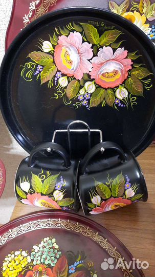 Тагильская роспись на подносах и на посуде