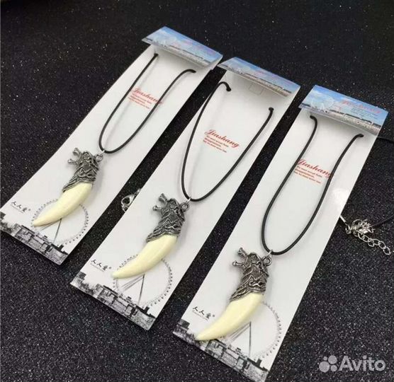 Клык Волка, Амулет подвеска