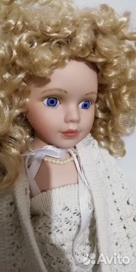 Кукла фарфоровая