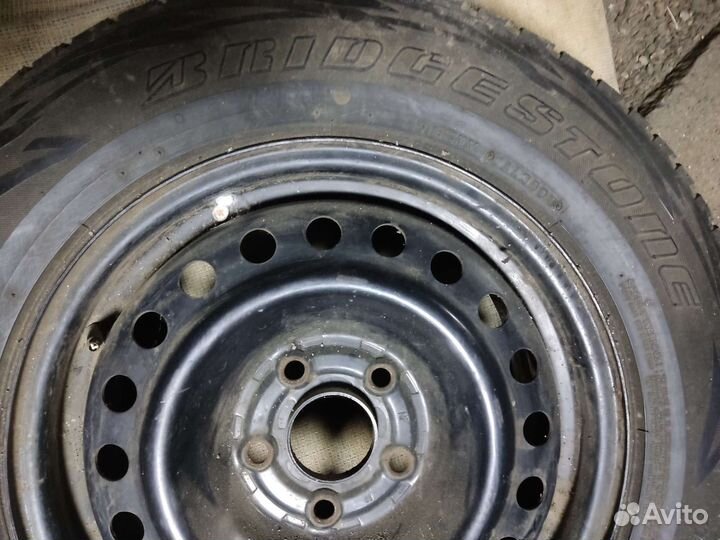 Bridgestone Blizzak DM-V1 215/70 R16