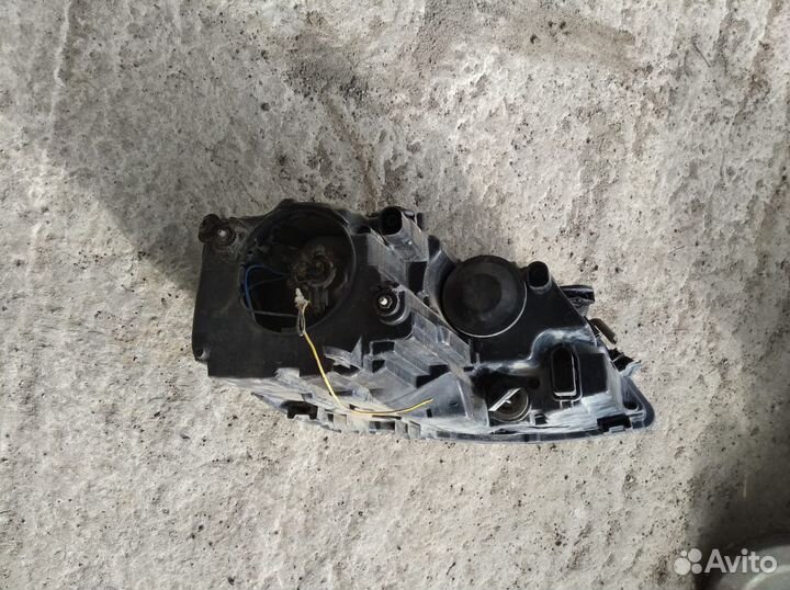 Фара левая Volkswagen Jetta