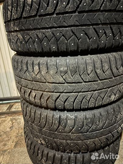 Bridgestone Ice Cruiser 7000 215/55 R16