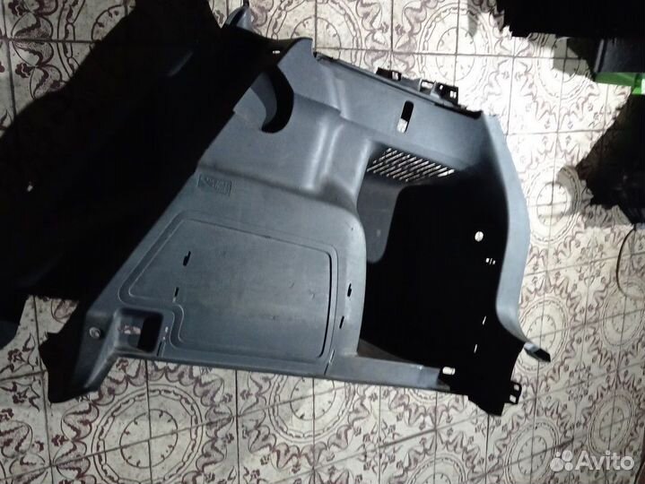 Правая обшивка багажника Skoda Fabia 2 Универсал