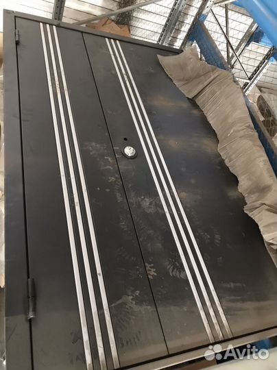 Дверь входная металлическая