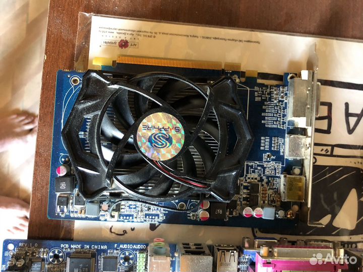 Материнская плата с процессором и памятью