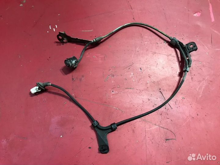 Датчик ABS задний правый Toyota Avensis Т250