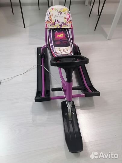 Детский снегокат со спинкой