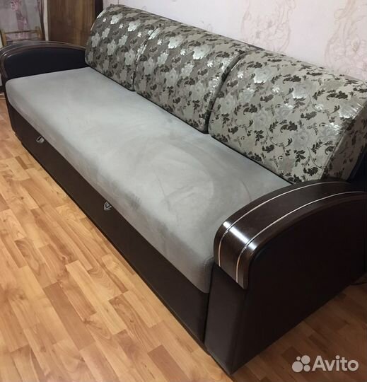 Мягкий диван с креслами