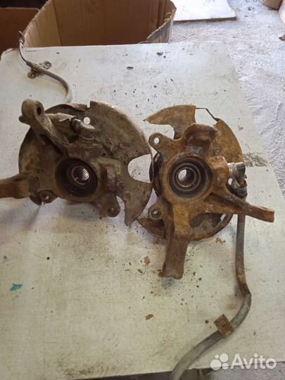 Поворотный кулак Nissan Sunny Ниссан Санни