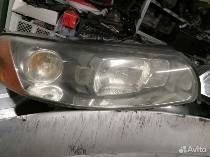 Фара левая фара правая volvo S60 v70 xc70 ксенон