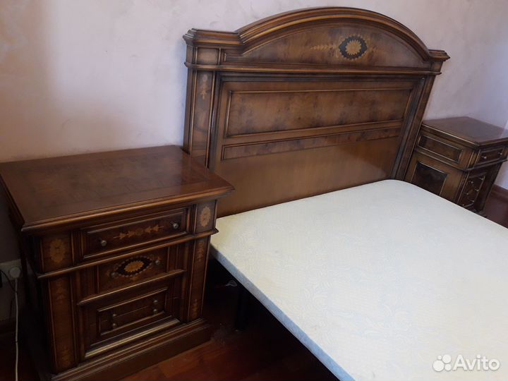 Кровать Италия и две тумбочки прикроватных