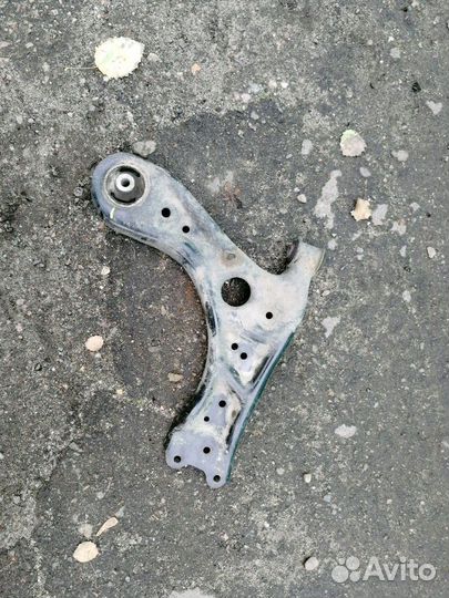 Рычаг передний правый wolkswagen polo