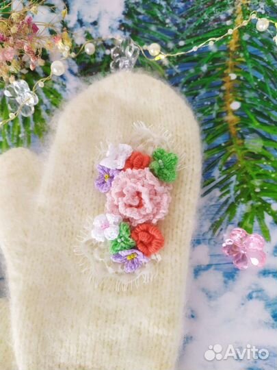Варежки с вышивкой тёплые и пушистые 