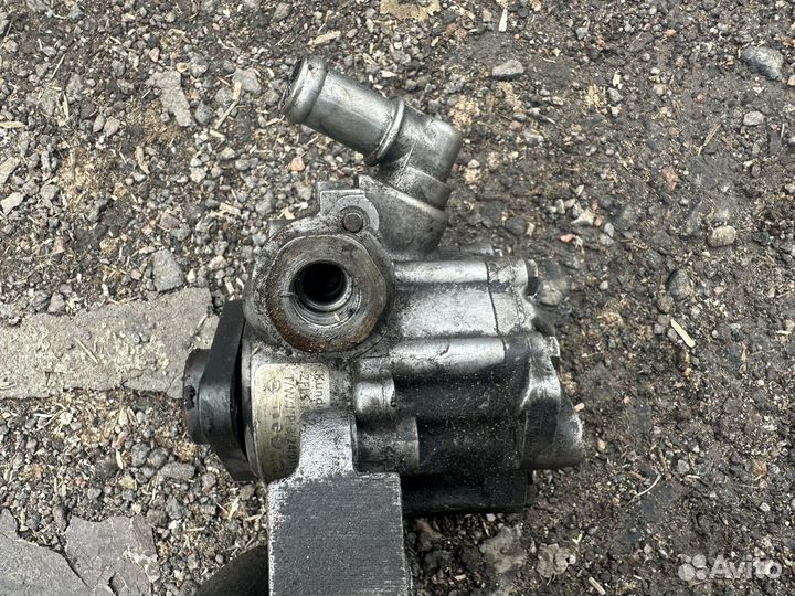 Насос гур Mercedes Vito w638